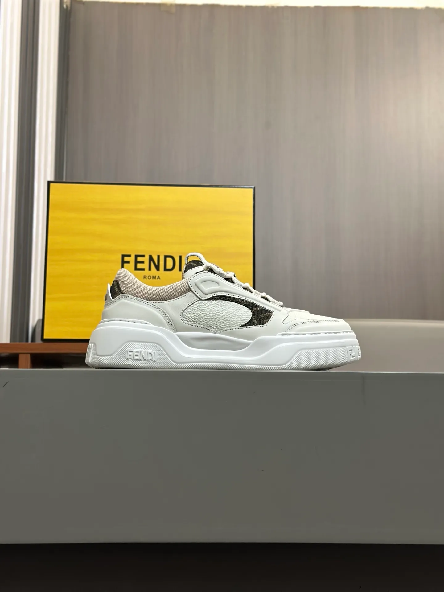 [FENDI] Fendi men's shoes 💰780💰 - High-end quality original casual sports shoes - Upper: Nappa calfskin, pebbled calfskin, tongue and heel; injection molded brand logo plastic module - Lining: brand canvas - Outsole: ultra-light T men's shoes 💰R foam rubber; molded outsole - Super high quality control, fine workmanship: highlighted (high-end, luxury, grade) -Size :39-44 (38, 45, can be customized)